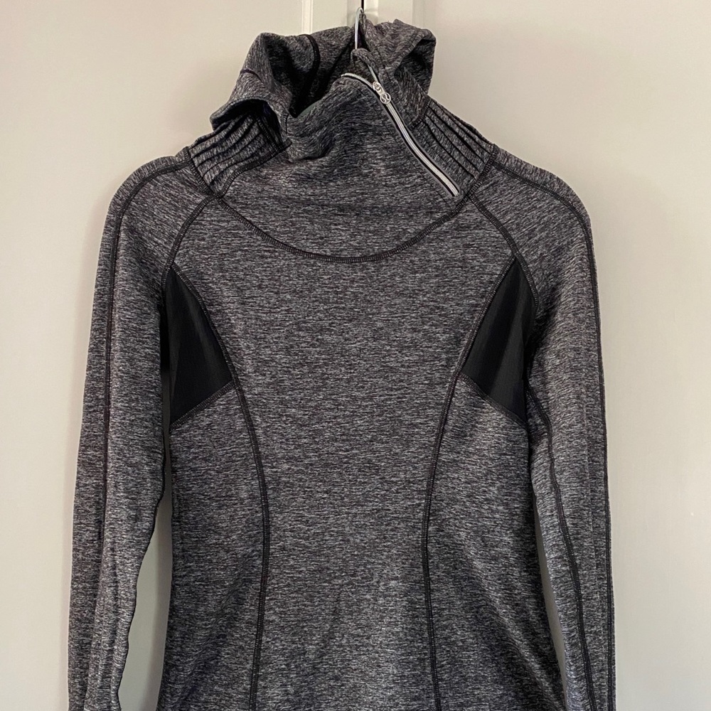 Lululemon pullover long sleeve hoodie, size 6